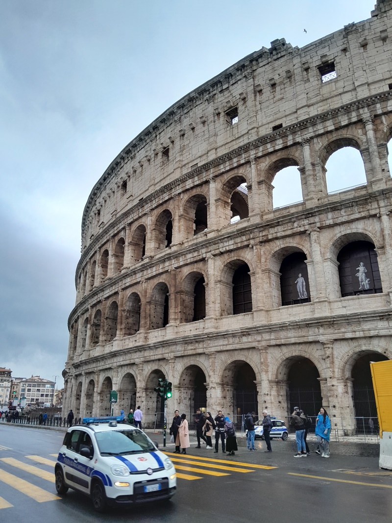 colosseum rome car