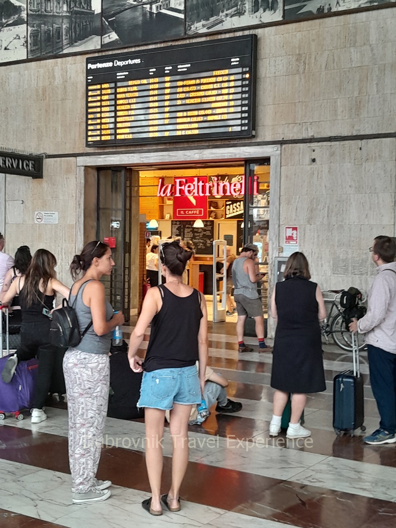 train station florence people