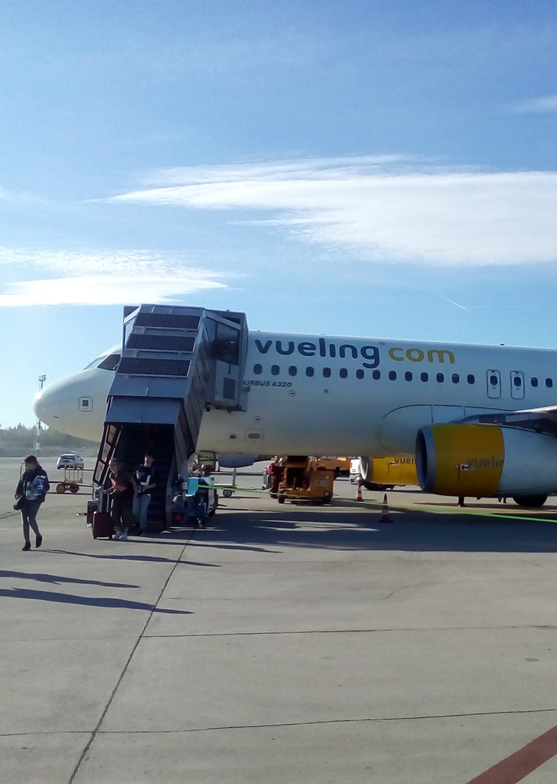vueling airplane front