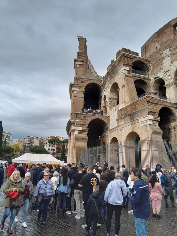 Entrance line to the Colosseum