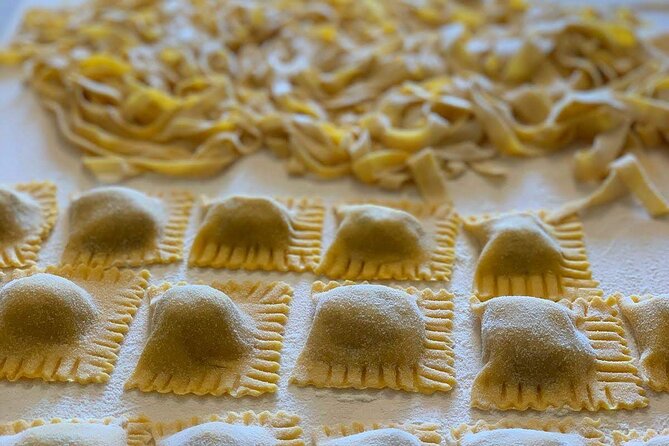 Delicious fettuccine and ravioli are made on this Florence pasta class! Delicious fettuccine and ravioli are made on this Florence pasta class!