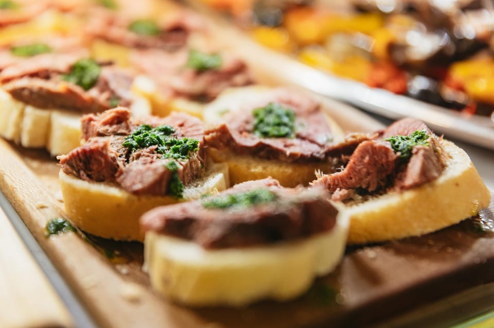 A bunch of tasty Florentine food awaits you on this Florence foodie tour!