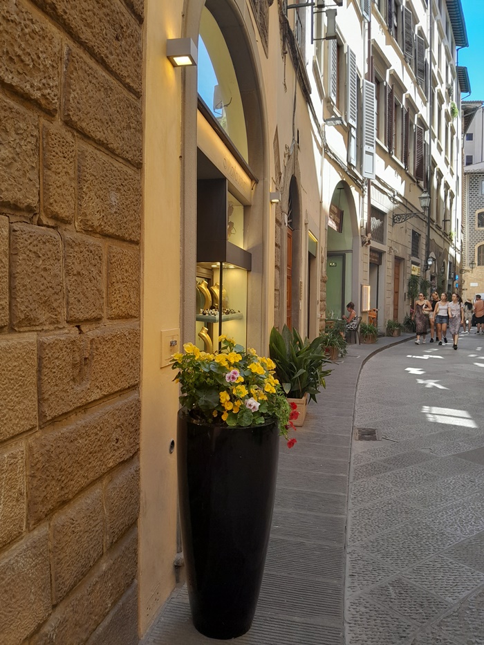 Florence's charming street near the Uffizi Florence's charming street near the Uffizi