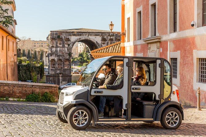 Exploring Rome's streets by golf cart Exploring Rome's streets by golf cart