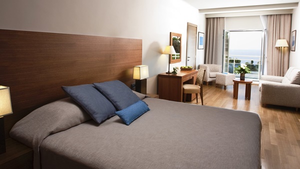 Deluxe room with sea view and balcony