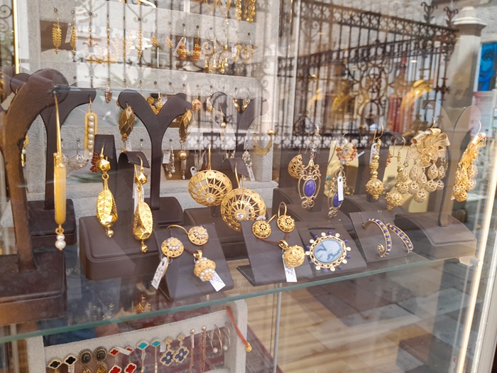 The artisan jewelry from Dubrovnik will definitively be a lifetime souvenirs! The artisan jewelry from Dubrovnik will definitively be a lifetime souvenirs!