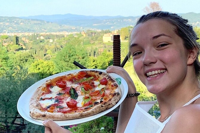 You'll love making crunchy pizza (or pasta) on this cooking class in Tuscany! You'll love making crunchy pizza (or pasta) on this cooking class in Tuscany!