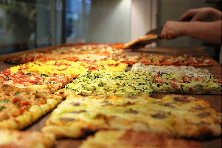 A bunch of delicious pizza awaits you on this food tour in Rome!