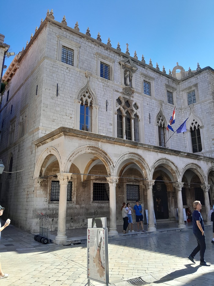 Sponza Palace is situated on the north side of Luza Square Sponza Palace is situated on the north side of Luza Square