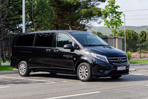 You'll enjoy a pleasant ride in comfortable cars on your way from Split to Dubrovnik!