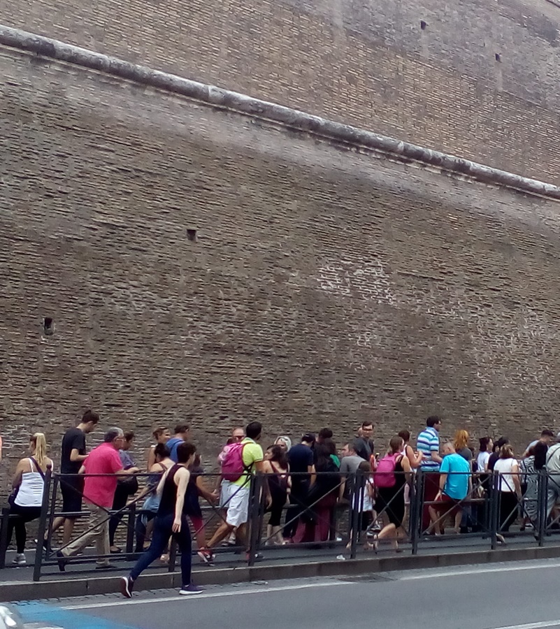 A long line to Vatican Museums
