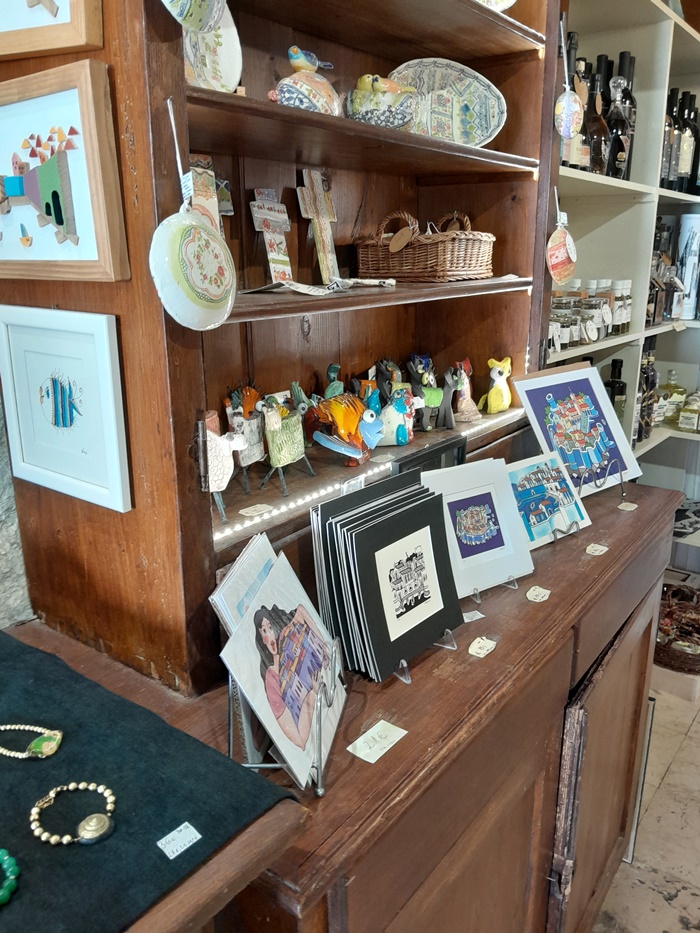 Paintings and decorative products with Dubrovnik motifs